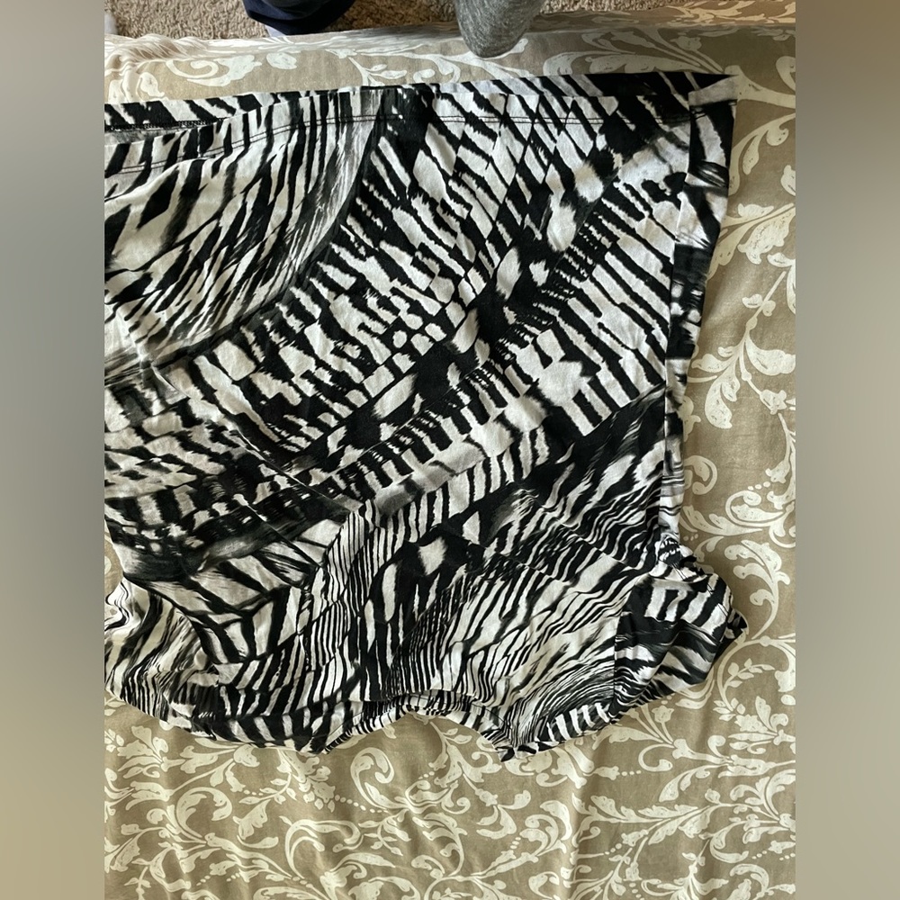 Hard case accordion wallet and matching cut out shirt - From my zebra era 😆🦓